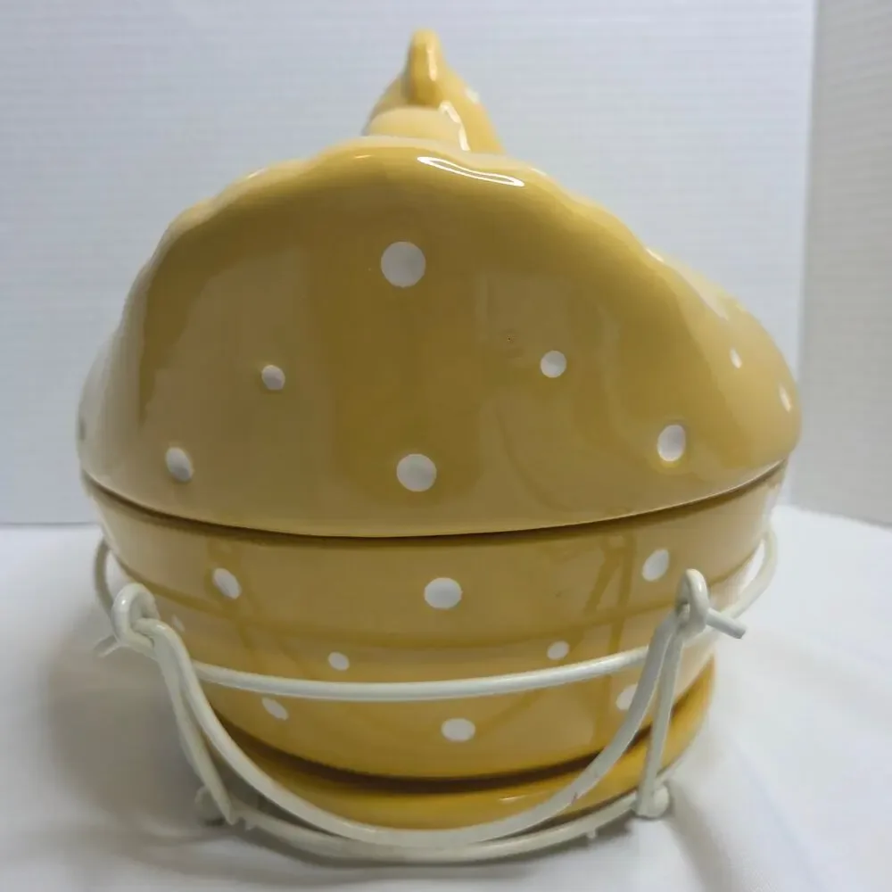 Temp-Tations Ovenware By Tara 2QT Yellow Polka Dot Chicken Bakeware Stoneware